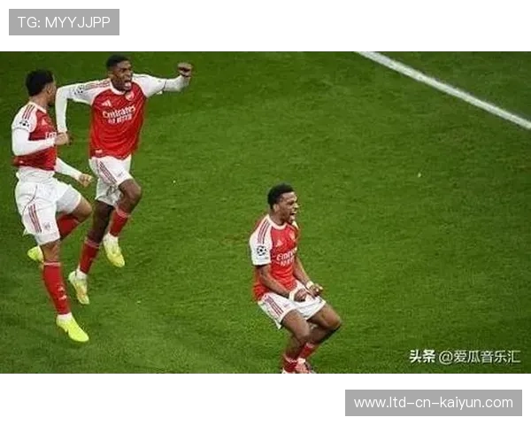 德甲拜仁外围传球创造空当，攻门接连出现